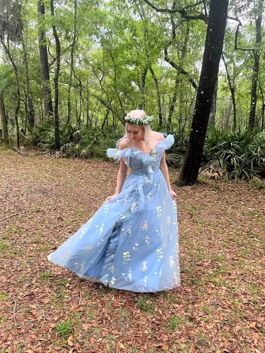 Basgute Women's Flower Embroidery Tulle Prom Dresses Slit Long Spaghetti Straps V Neck Fairy Formal Evening Party Gown
