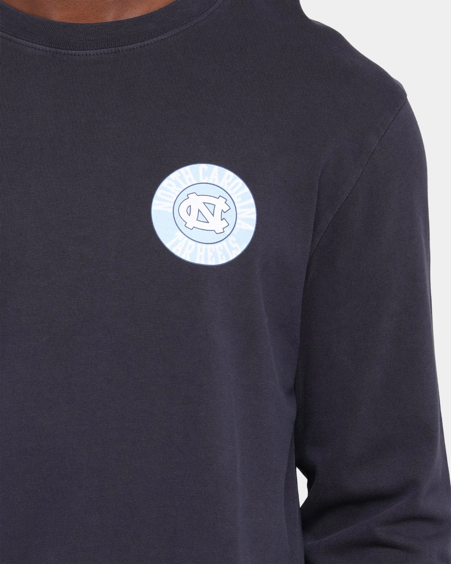 NATIONAL COLLEGIATE ATHLETIC ASSC UNC Team Crest Jeaner Long Sleeve T-Shirt Vintage Black