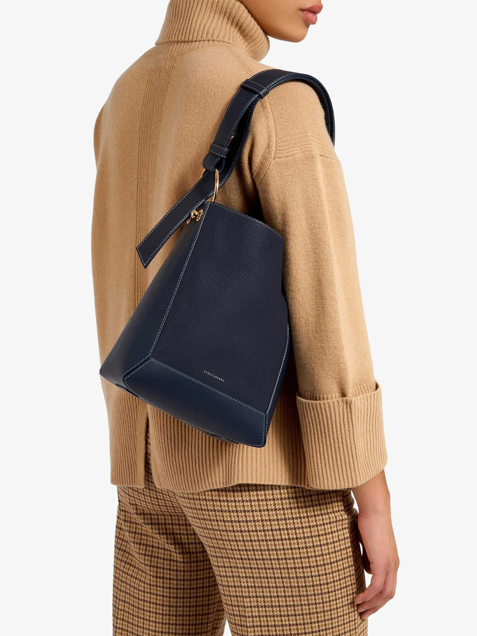 Navy Lana Midi bucket bag with grey stitching