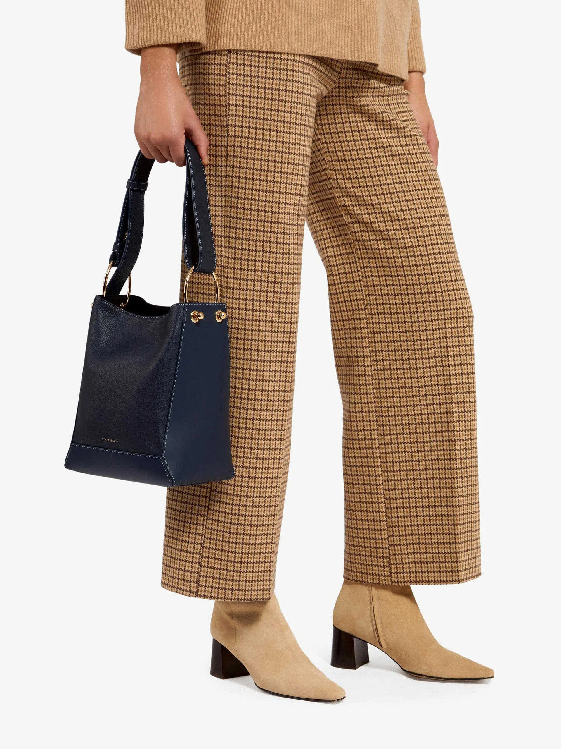Navy Lana Midi bucket bag with grey stitching