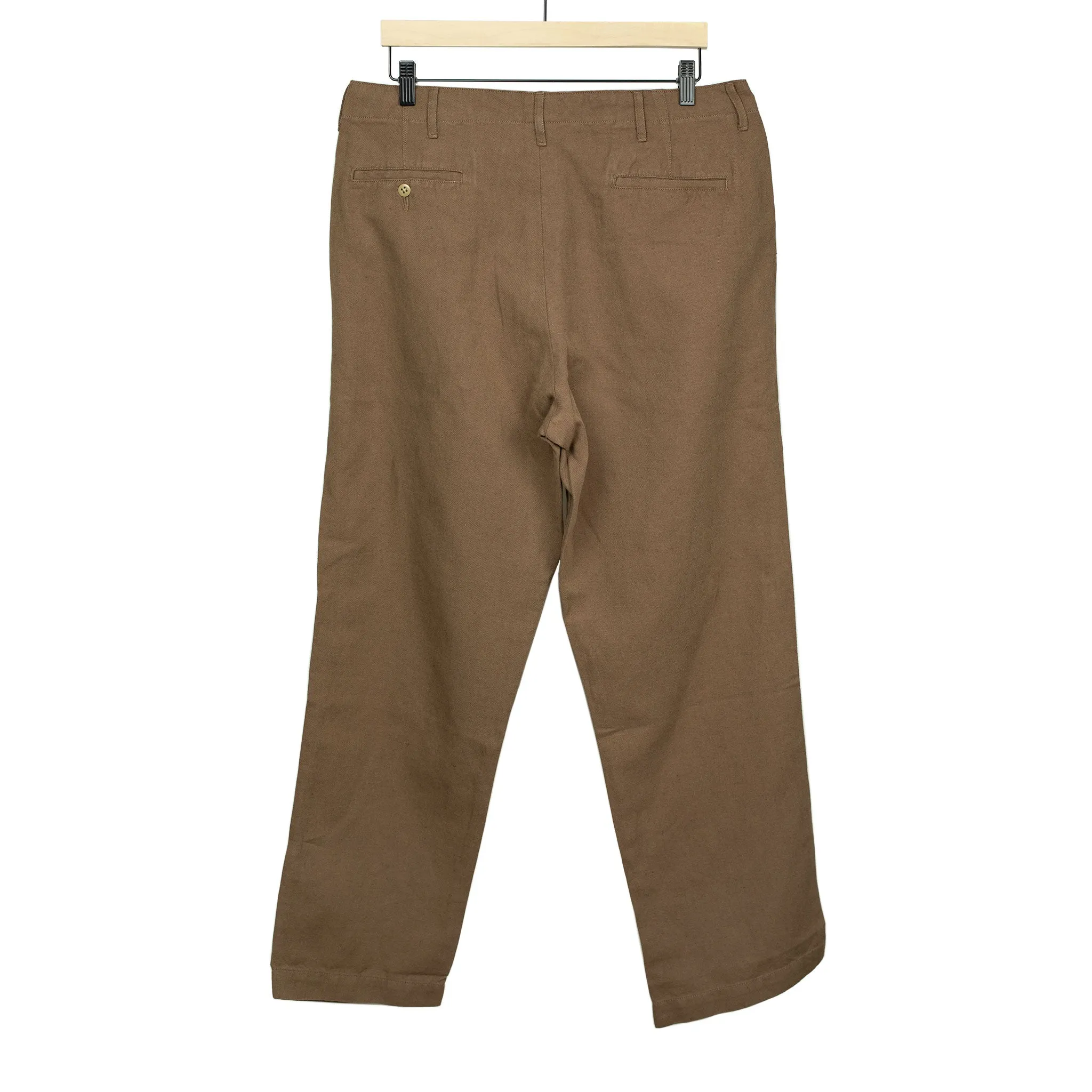 Pleated chinos in churrow brown cotton linen